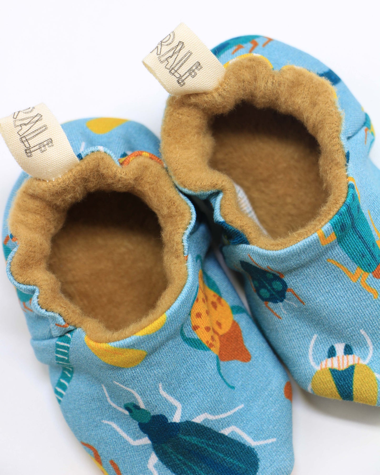 Babbucce - Folla di insetti